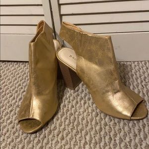 *NEW* Metallic Peep Toe Bootie